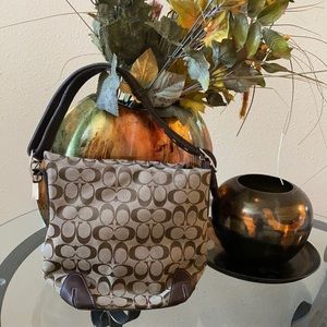 Coach Crossbody Handbag Medium And Light Brown.